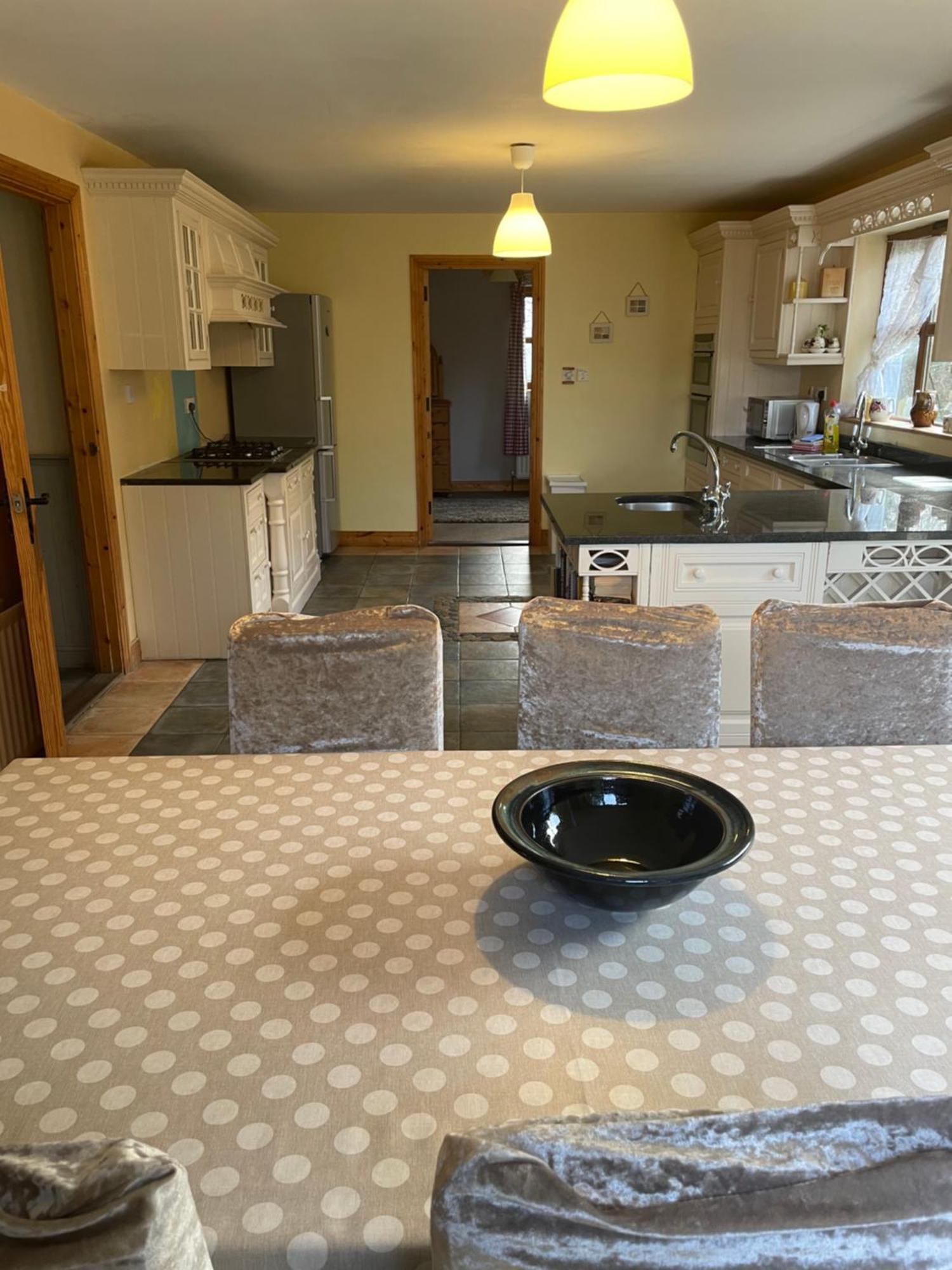 Letterfrack Farm Cottage In Village On A Farm Beside Connemara National Park Extérieur photo