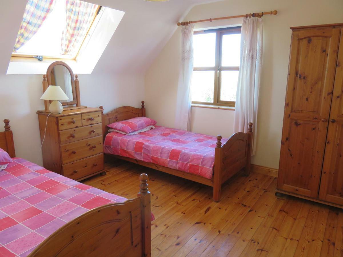 Letterfrack Farm Cottage In Village On A Farm Beside Connemara National Park Extérieur photo